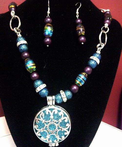 Exquisite blue and purle necklace with matching earrings