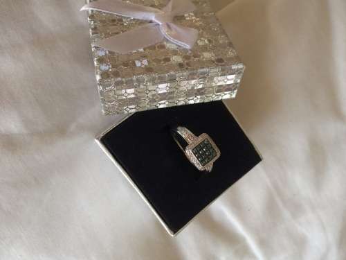 9ct White GOLD Ring WITH 28 DIAMONDS