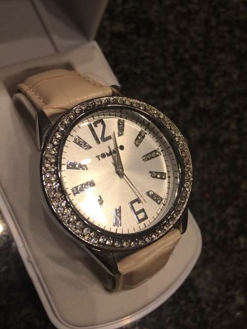 Cream Leather Tomato timepiece