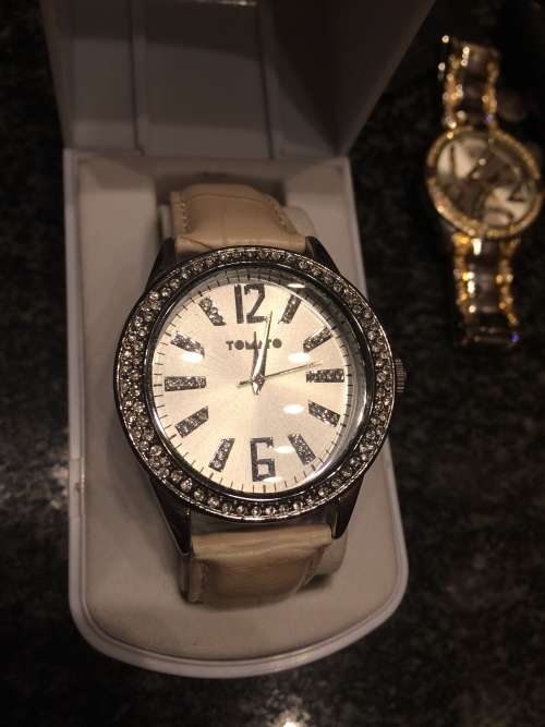 Cream Leather Tomato timepiece