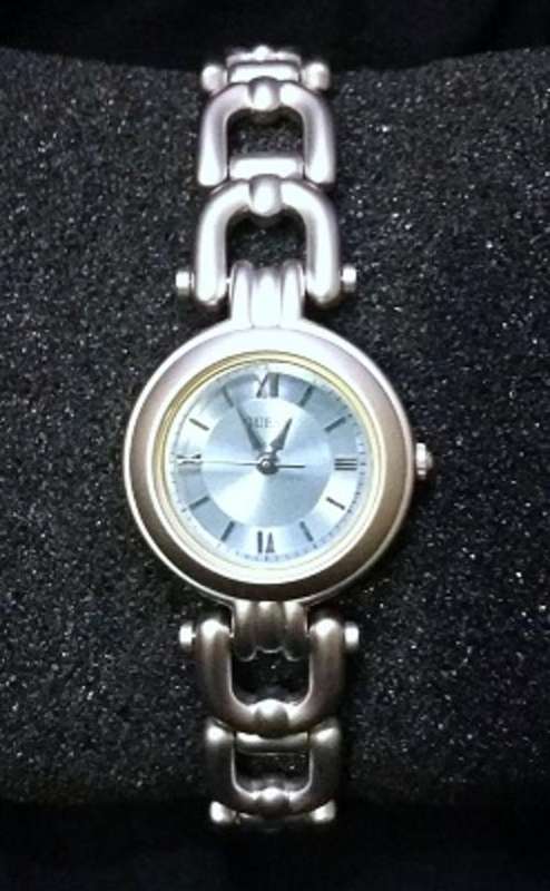 ** GUESS BRUSHED STAINLESS STEEL LADIES WATCH **
