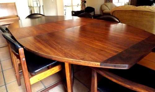 KALLENBACH EXTENDABLE 6 / 8 SEATER DINING ROOM TABLE COMPLETE WITH 8 CHAIRS (JOHN TABRAHAM DESIGN)