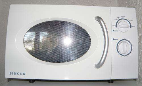 ** SINGER 700W MICROWAVE  **