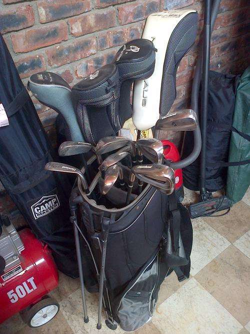 Set of Cleveland and Nicklaus Golfclubs including OGIO bag.