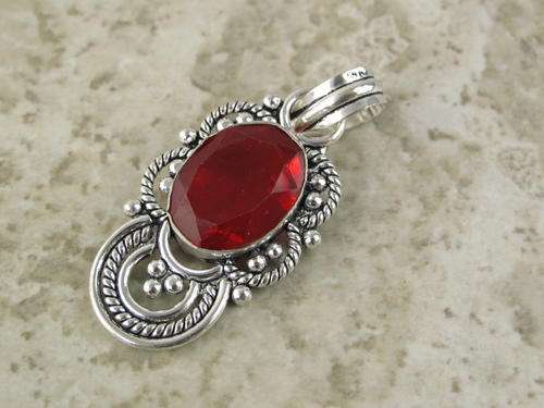 VIBRANT RED GARNET QUARTZ NATURAL GEMSTONE 925 SILVER PENDANT 1.75"
