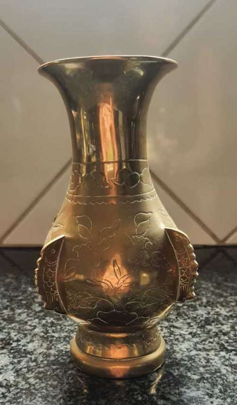 SOLID 663g - Stunning ORIENTAL Hand Etched Brass Vase - Marked Oriental Lettering