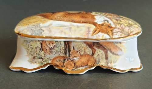 Exceptional Vintage MacDonald Fine Bone China Foxes Trinket Box - Marked
