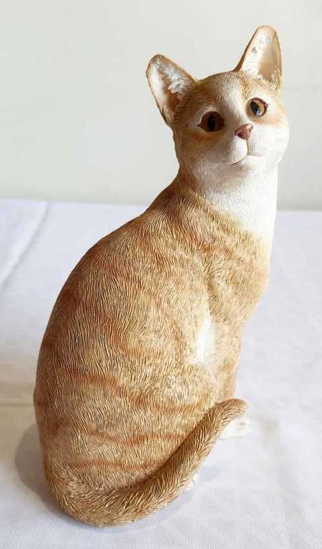 Outstanding 19.5cm Cat Figurine from The Leonardo Collection - Marked