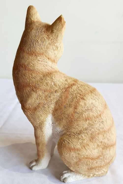 Outstanding 19.5cm Cat Figurine from The Leonardo Collection - Marked