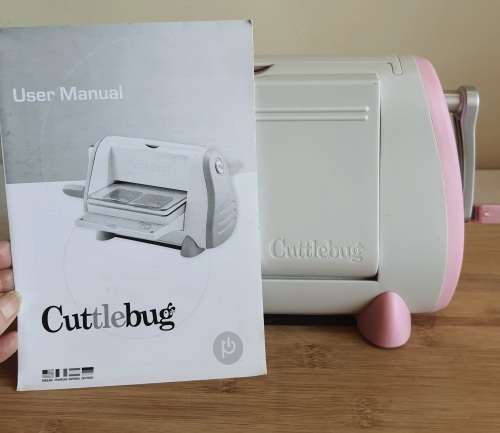 Provo Craft CUTTLEBUG Die Cutter and Embosser With Extras - As New