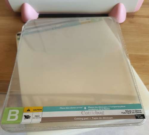 Provo Craft CUTTLEBUG Die Cutter and Embosser With Extras - As New