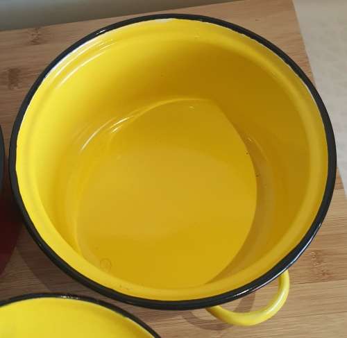 2 Snazzy Enamel Pots - Funky Colours - 22cm Each - 1 Bid for Both