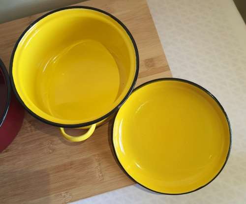 2 Snazzy Enamel Pots - Funky Colours - 22cm Each - 1 Bid for Both