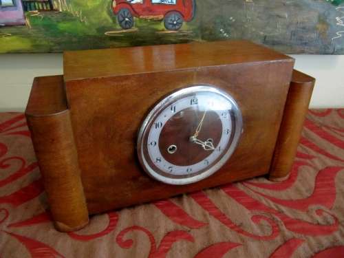 Vintage Art Deco Wooden Mantle Clock