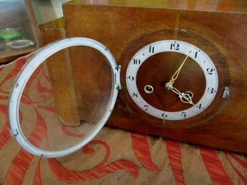 Vintage Art Deco Wooden Mantle Clock