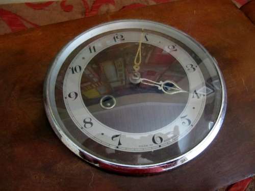 Vintage Art Deco Wooden Mantle Clock