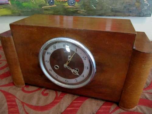 Vintage Art Deco Wooden Mantle Clock
