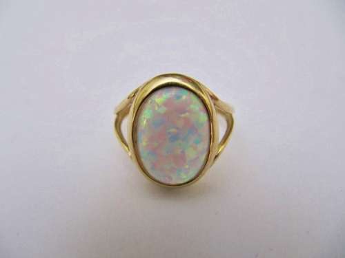 Vintage 9ct Gold Ring with Opal Stone