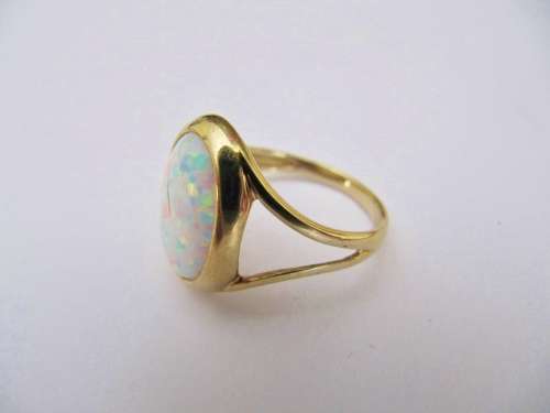 Vintage 9ct Gold Ring with Opal Stone