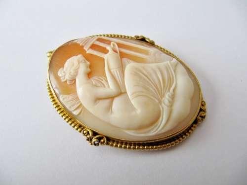 Large Antique 14K Gold Cameo with Carved Classical Scene