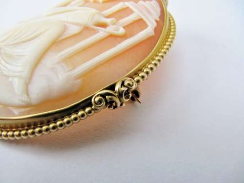 Large Antique 14K Gold Cameo with Carved Classical Scene