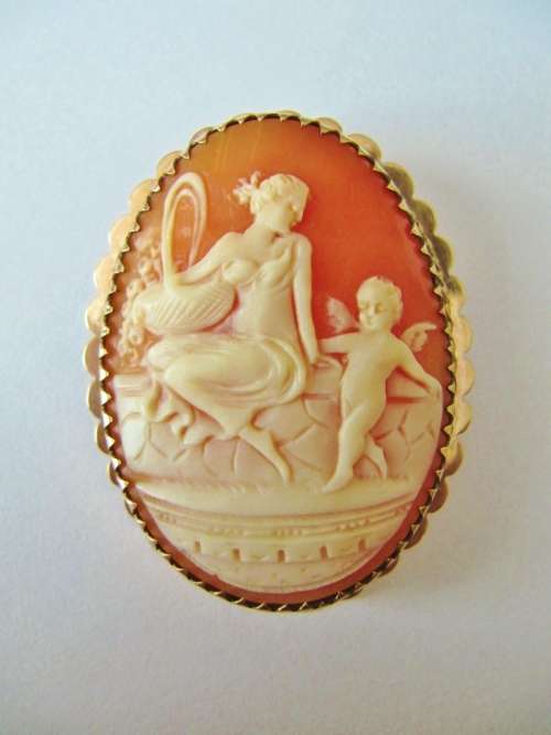 Antique 9K Gold Cameo with Carved Classical Scene