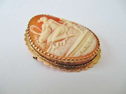 Antique 9K Gold Cameo with Carved Classical Scene