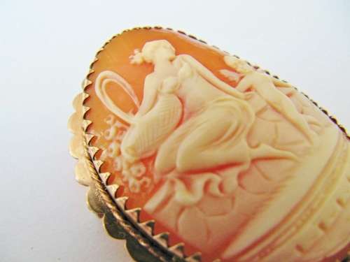 Antique 9K Gold Cameo with Carved Classical Scene