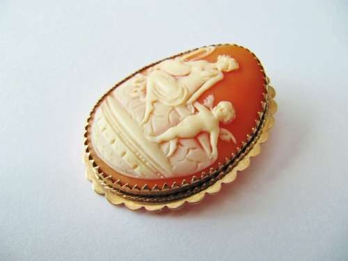 Antique 9K Gold Cameo with Carved Classical Scene