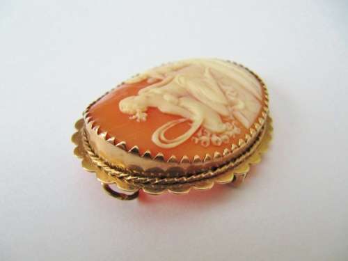 Antique 9K Gold Cameo with Carved Classical Scene