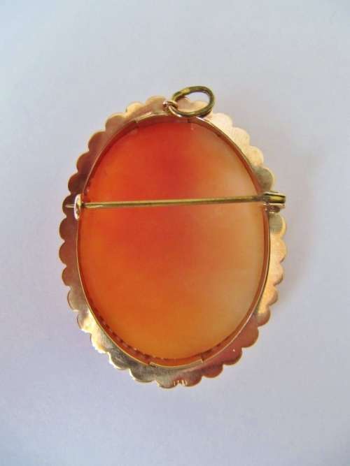 Antique 9K Gold Cameo with Carved Classical Scene