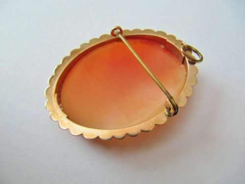 Antique 9K Gold Cameo with Carved Classical Scene