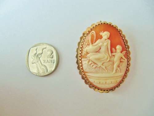 Antique 9K Gold Cameo with Carved Classical Scene