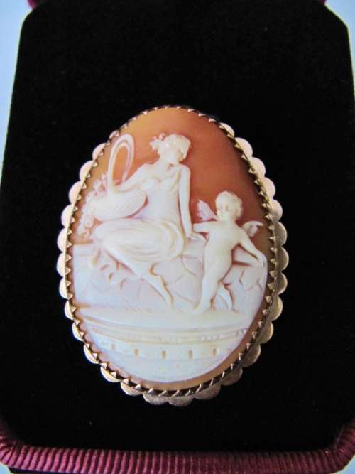 Antique 9K Gold Cameo with Carved Classical Scene