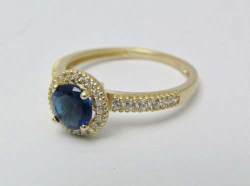 Beautiful! 9ct Gold Ring with Sparkling Blue- and Clear Zirconia Stones