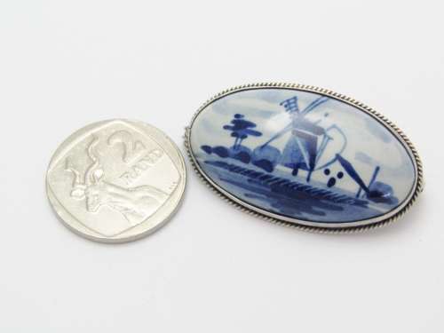 A Lovely Vintage Delft Broach in Sterling Silver.