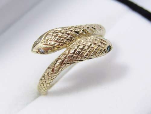 Antique design 9 carat gold ring with a double snake head
