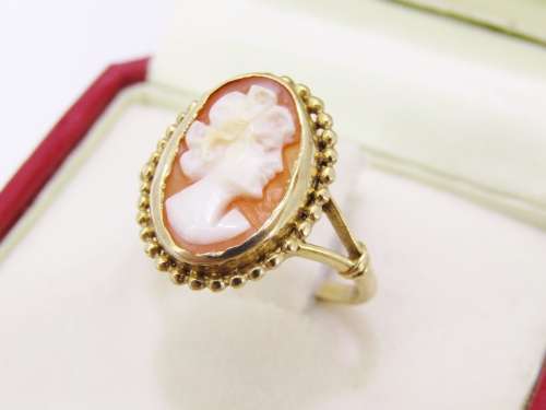 Lovely 9CT Gold & Oval Carved Cameo Ring