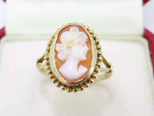 Lovely 9CT Gold & Oval Carved Cameo Ring