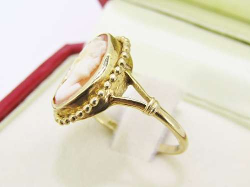 Lovely 9CT Gold & Oval Carved Cameo Ring