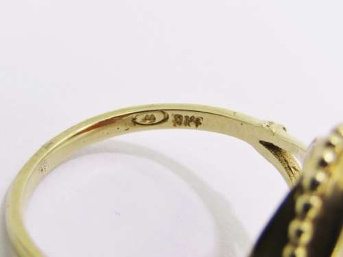 Lovely 9CT Gold & Oval Carved Cameo Ring