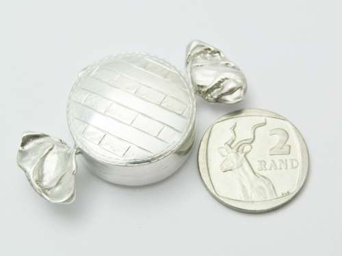 Beautiful UK Hallmarked  Sweetie Pillbox in Sterling Silver