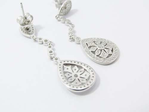 An Elegant pair of Zirconia Dangling  Drop Earrings in Sterling Silver.