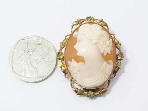 Gorgeous Detailed Gold Filled Cameo Pendant/Brooch
