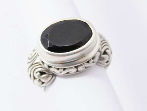A Gorgeous Filigree Onyx Ring in Sterling Silver.