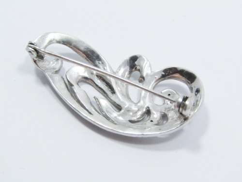 A Lovely Vintage Design Marcasite Brooch in Sterling Silver