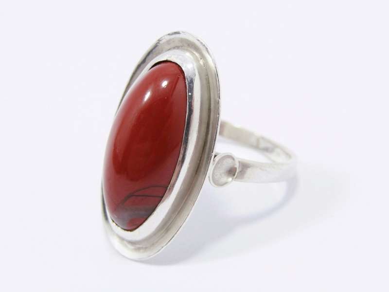 A Lovely Jasper Stone Ring in Sterling Silver.