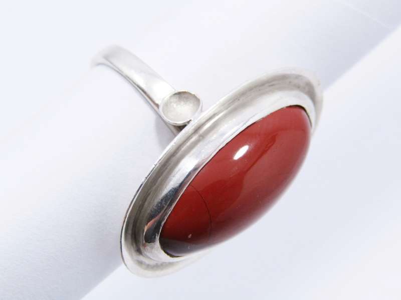 A Lovely Jasper Stone Ring in Sterling Silver.