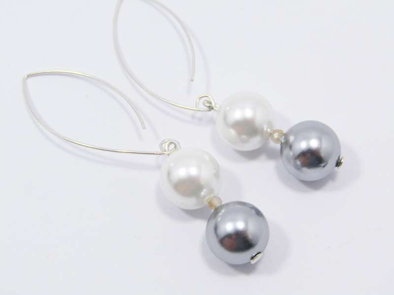 A Gorgeous Pair of Shell Pearl Dangling  Drop Earrings in Sterling Silver.