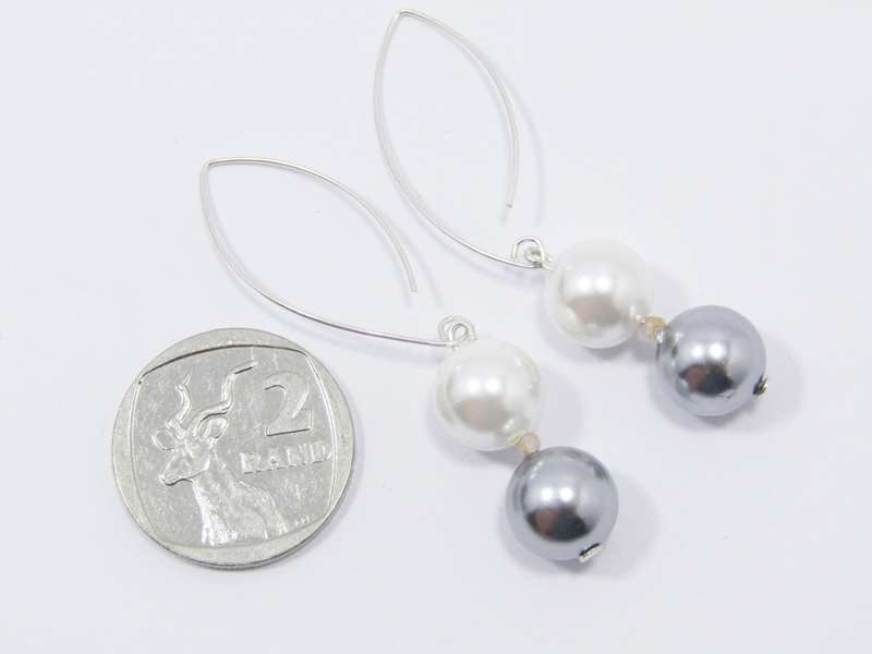 A Gorgeous Pair of Shell Pearl Dangling  Drop Earrings in Sterling Silver.